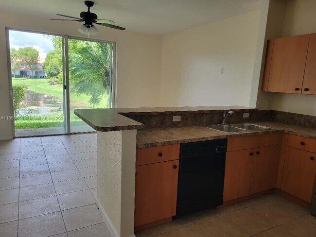 Foto del edificio - 8223 SW 27th St