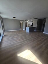 Building Photo - 9800 W Bay Harbor Dr