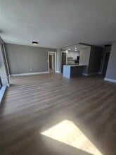 Building Photo - 9800 W Bay Harbor Dr