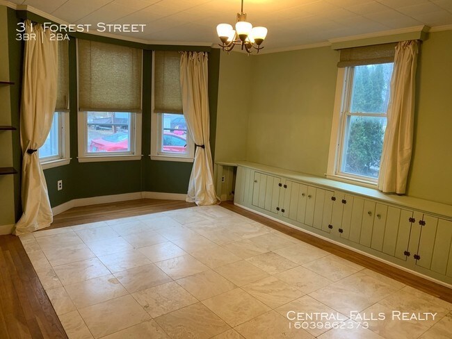 Foto del edificio - House For Rent !