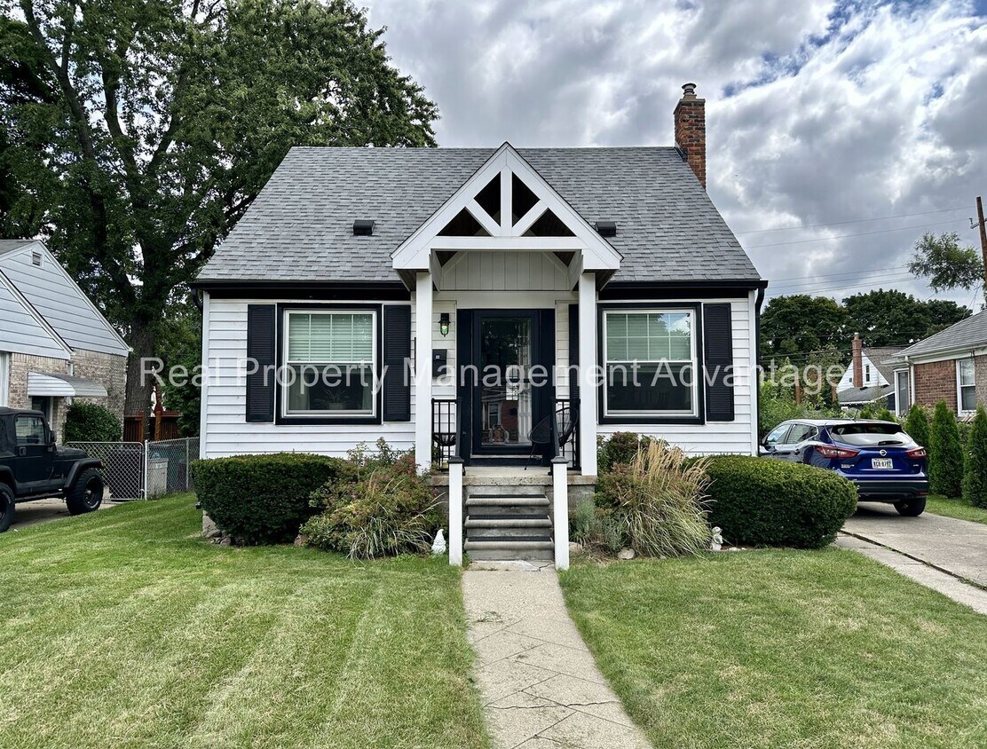 Primary Photo - Modern 3-Bedroom Home in Walkable Ferndale...