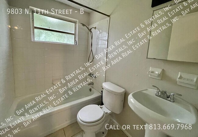 Foto del edificio - 9803 N 11th St