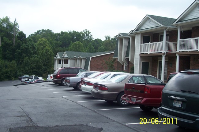 Building Photo - Hunters Landing at Mallard Pointe