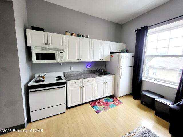 Building Photo - 17 W Ross St