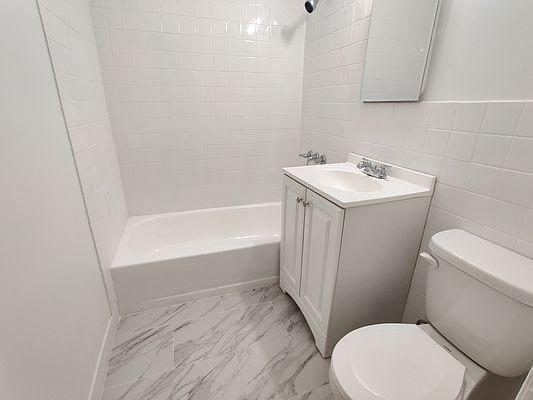 Foto del edificio - 2 bedroom in BRONX NY 10463