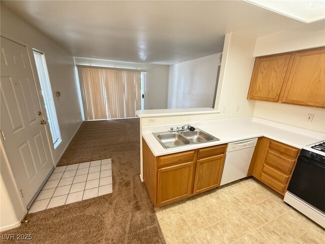 Building Photo - 3141 Key Largo Dr