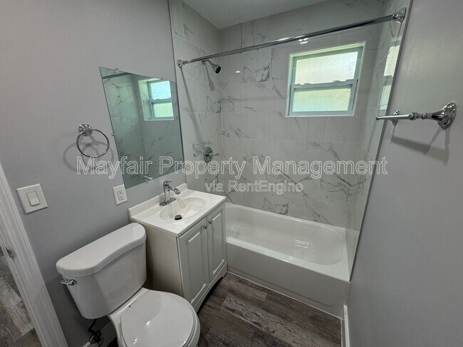 Building Photo - 2724 NW 6th Ct