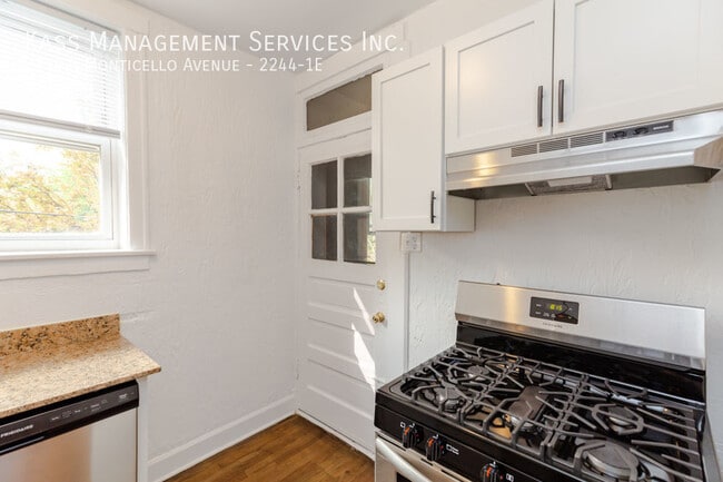 Building Photo - Prime Logan Square 2 bedroom with New Kitc...