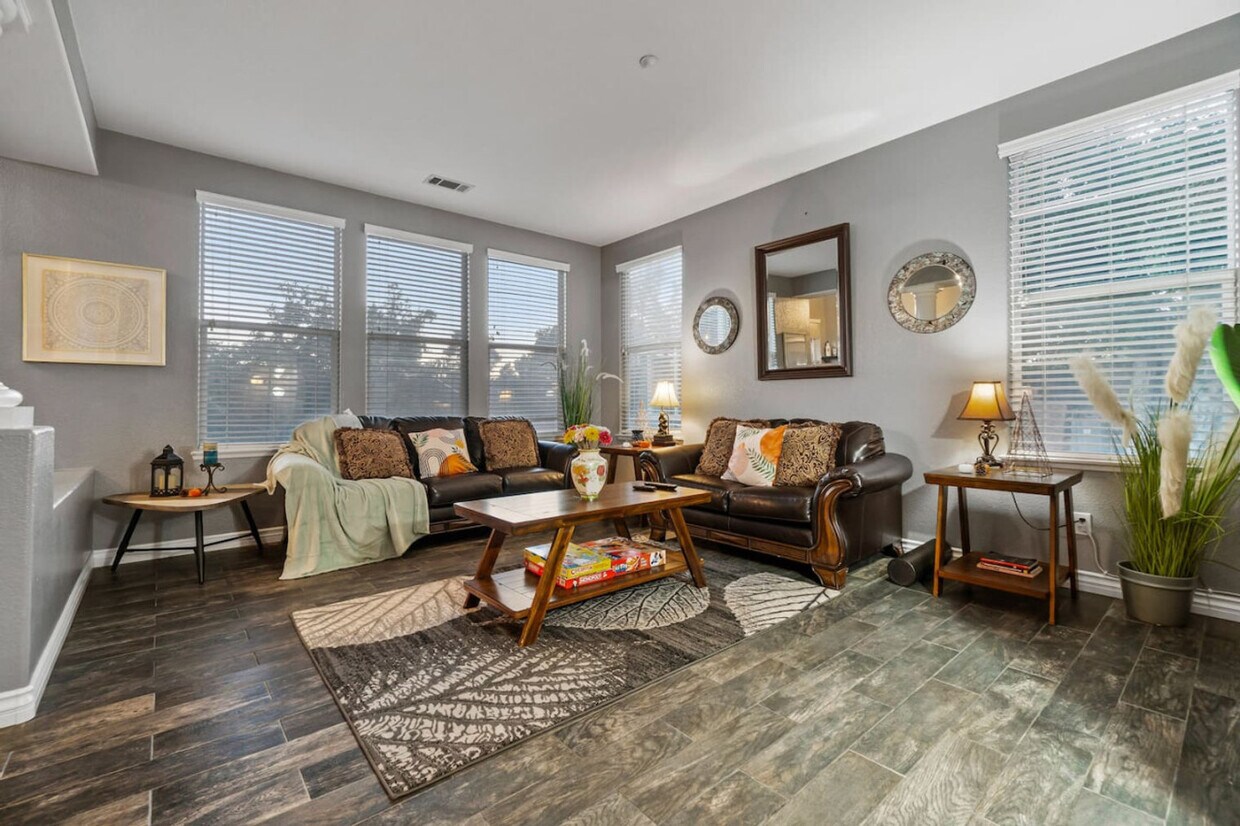 Foto principal - 1107 Shadowcrest Ln