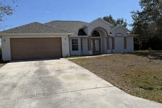 Building Photo - 137 SW Meade Cir