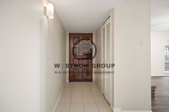 Building Photo - 3817 Yosemite Dr