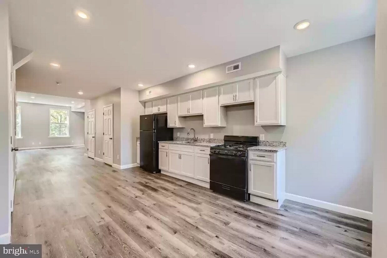 Open Kitchen Area - 515 Mosher St