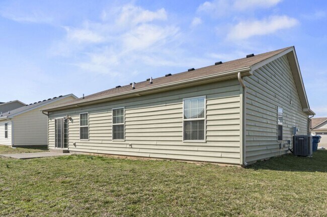Foto del edificio - 3 bedroom 2 bath house for rent in abeauti...