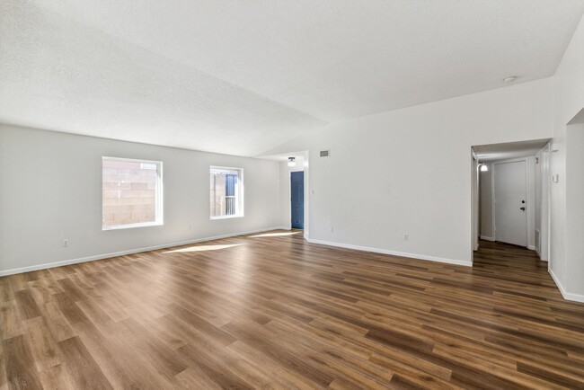 Building Photo - Single Story For Rent | Open Floor Plan | ...