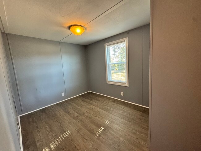 Foto del edificio - 3739 Whispering Pines Dr