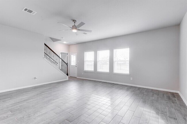 Foto del edificio - 5426 Grand View Dr