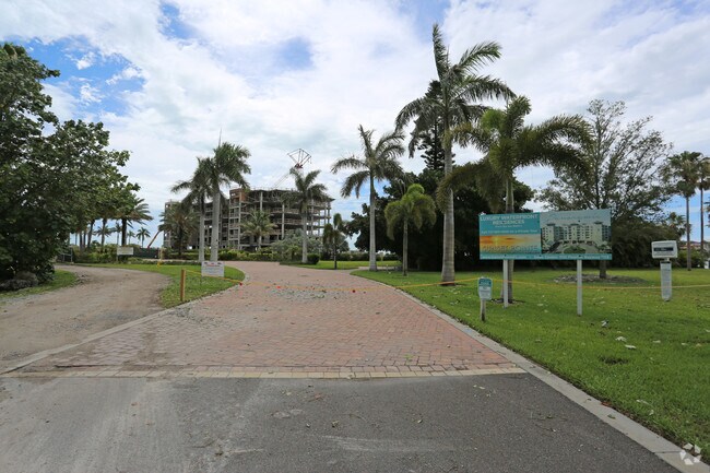 Building Photo - Sunset Pointe at Collany Key
