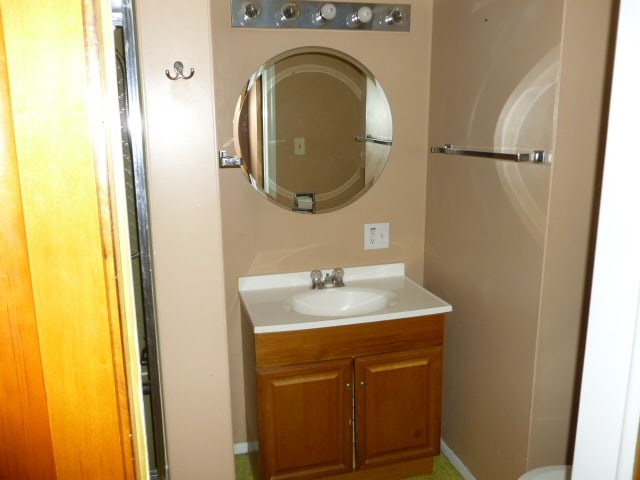 Bathroom - 907 Magee St