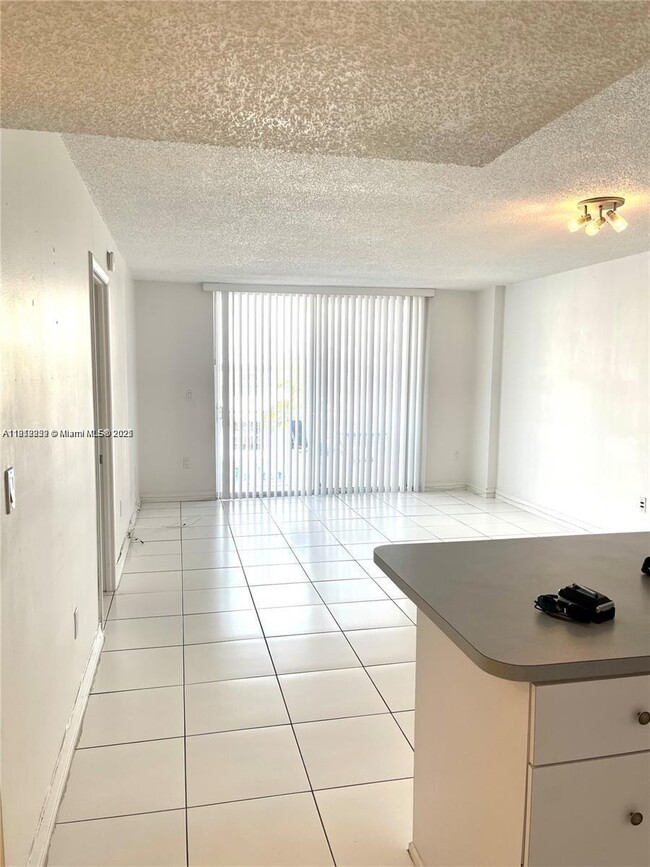 Building Photo - 345 Ocean Dr