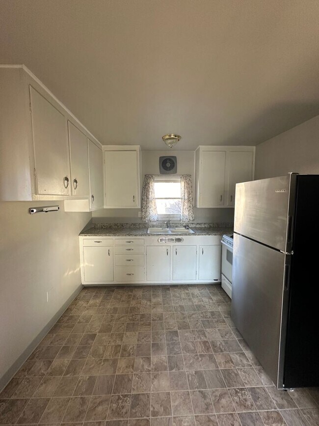 Foto del edificio - 2 bedroom 1 bath single family home