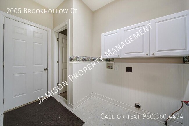 Foto del edificio - 2005 Brookhollow Ct