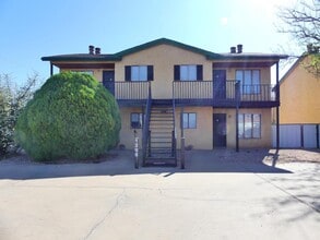 Building Photo - 1208 C NE Aspen C