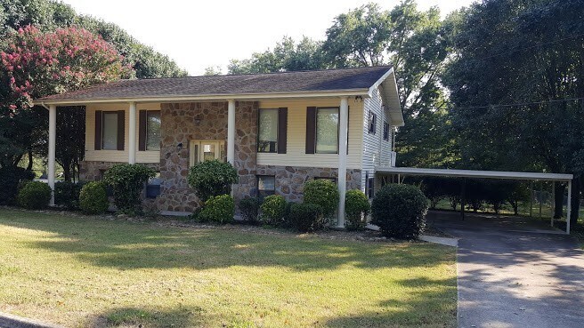 Primary Photo - Large Home with Beautiful Mountain Views