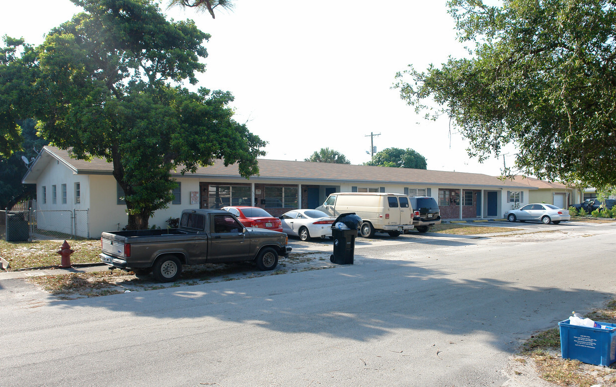 Primary Photo - Mack Apartments