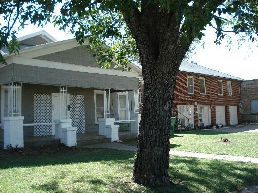 Primary Photo - 280 E College St