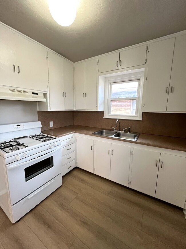 Foto del edificio - 2 Bed 1 Bath in Bethany