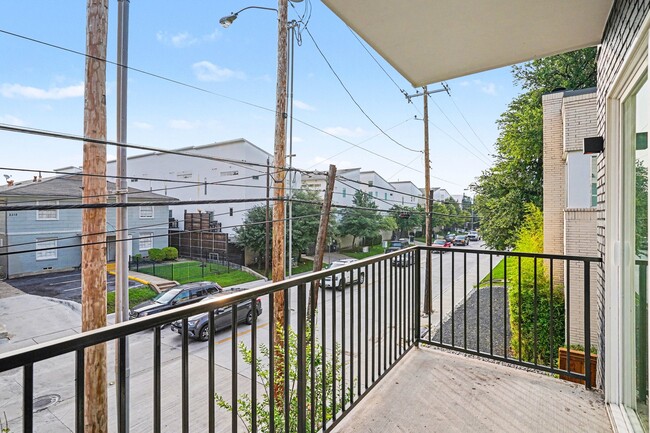 Building Photo - 2217 N Fitzhugh Ave
