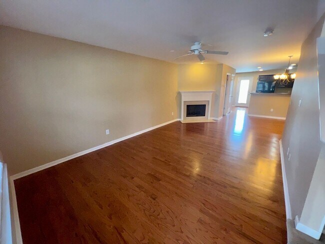 Building Photo - 2 br, 2.5 bath House - 1424 Riverbrook Dr.