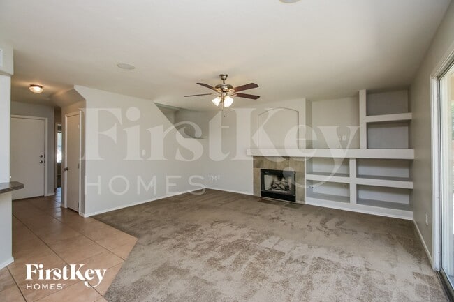 Foto del edificio - 3941 E Esplanade Ave