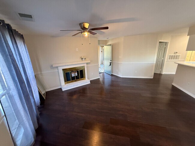 Foto del edificio - Beautiful Condo minutes from Uptown Charlotte