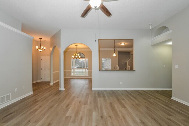 Foto del edificio - 2104 Eubanks Ln