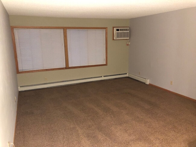 Foto del edificio - 10311 Cedar Lake Rd