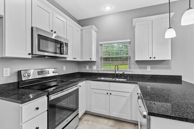 Building Photo - 4882 Castlewood Ln