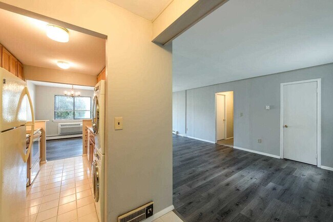 Building Photo - 1 Loudon Dr