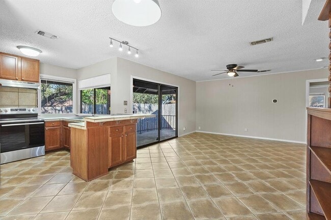 Building Photo - 3609 Summit Bend
