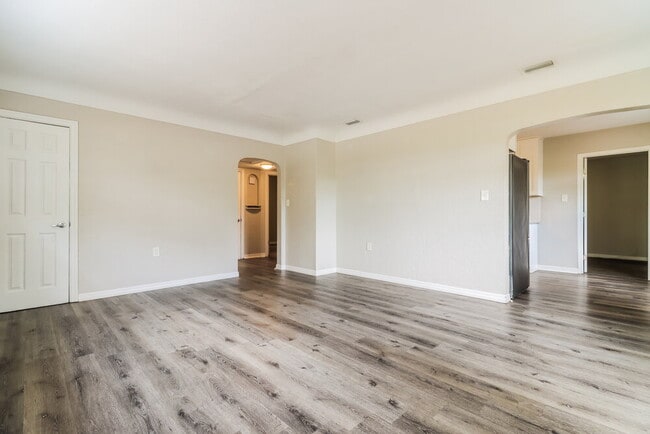 Building Photo - 635 38th St S