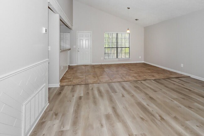 Foto del edificio - 192 Chase Woods Cir