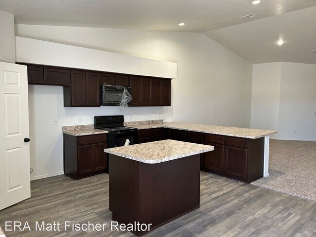 Building Photo - 3 br, 2 bath House - 3815 S. Desert Sky Dr.