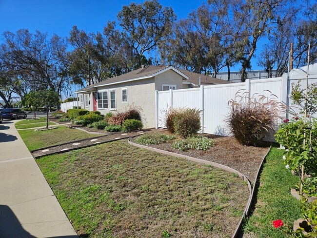 Building Photo - 610 Pine Dr