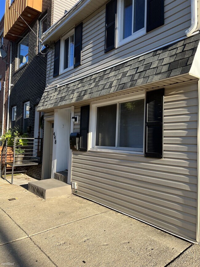 Building Photo - 2 br, 1 bath House - 448 East Thompson Street