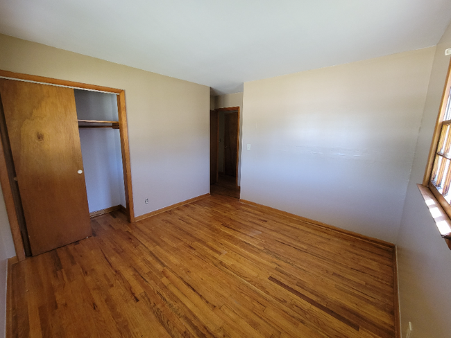Building Photo - 209 E Roger Dr