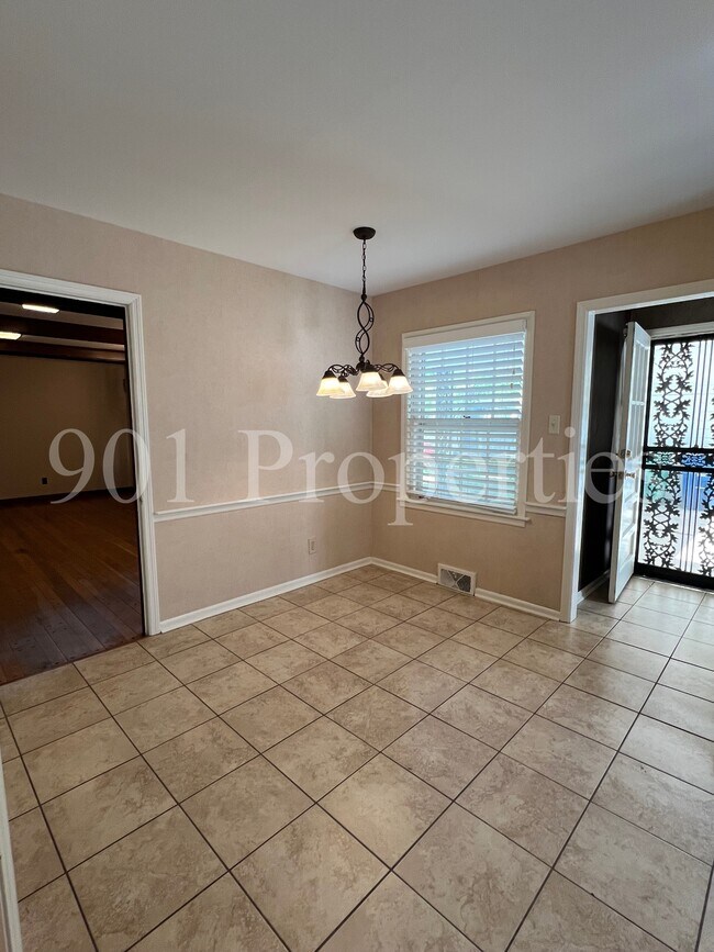 Photo - 6922 Great Oaks Rd (Germantown, TN) House