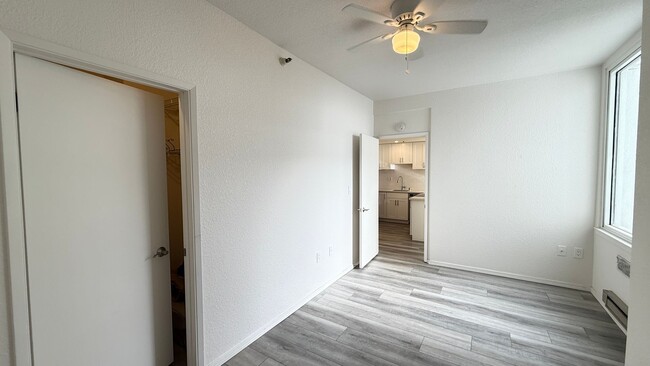 Building Photo - The BAYCREST: Updated 1BR/1BA + Parking!  ...