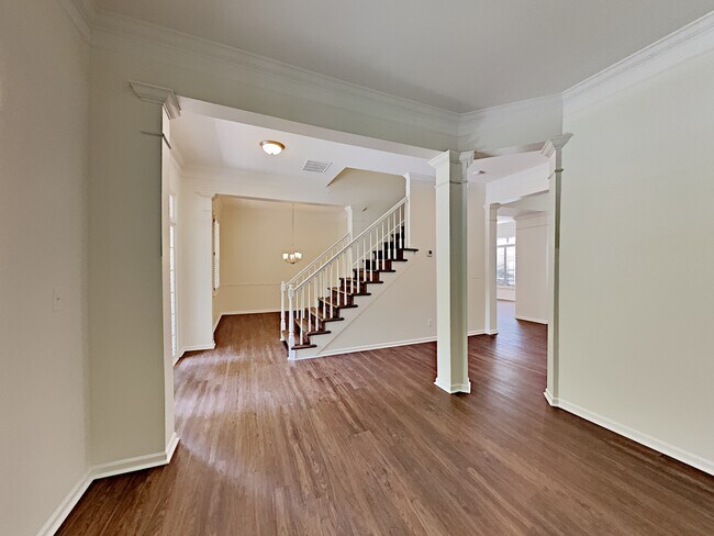 Building Photo - 253 Monarch Village Way