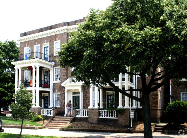 Foto del edificio - 711 N Arthur Ashe Boulevard