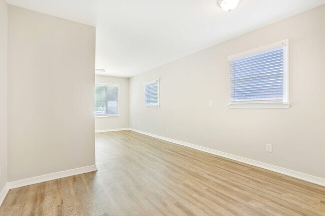 Foto del edificio - 6195 Cedar Wood Dr